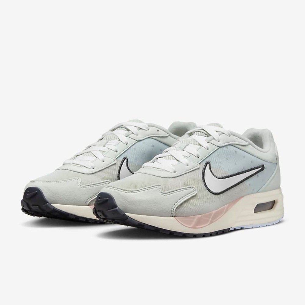 Nike Air Max Solo Runners in Light Silver/Buff Gold/Pink Oxford/Summit White 9.5